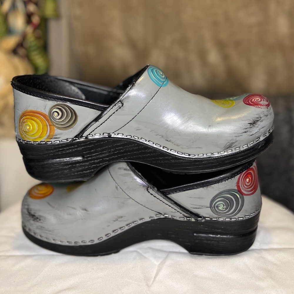 Dansko nursing clogs - Picture 2 of 10